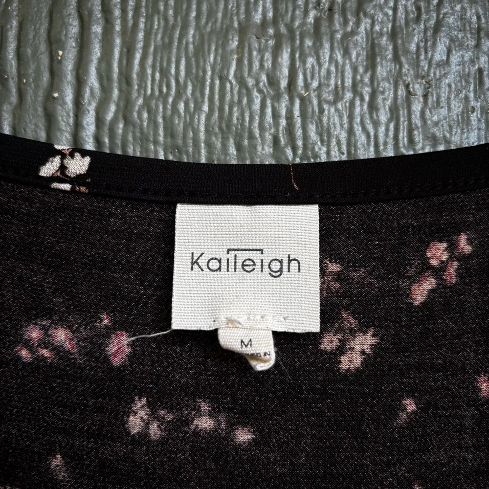 Kaileigh Floral V-Neck Jumpsuit - Size Medium - Picture 7 of 11